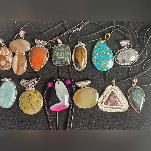 A new semiprecious gemstones pendants, lot shapes, colors and prices - Picture 1 of 5